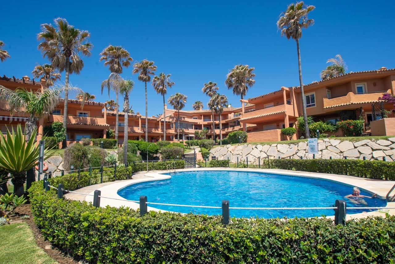 Fantastic Beachfront Apartment Estepona Dış mekan fotoğraf