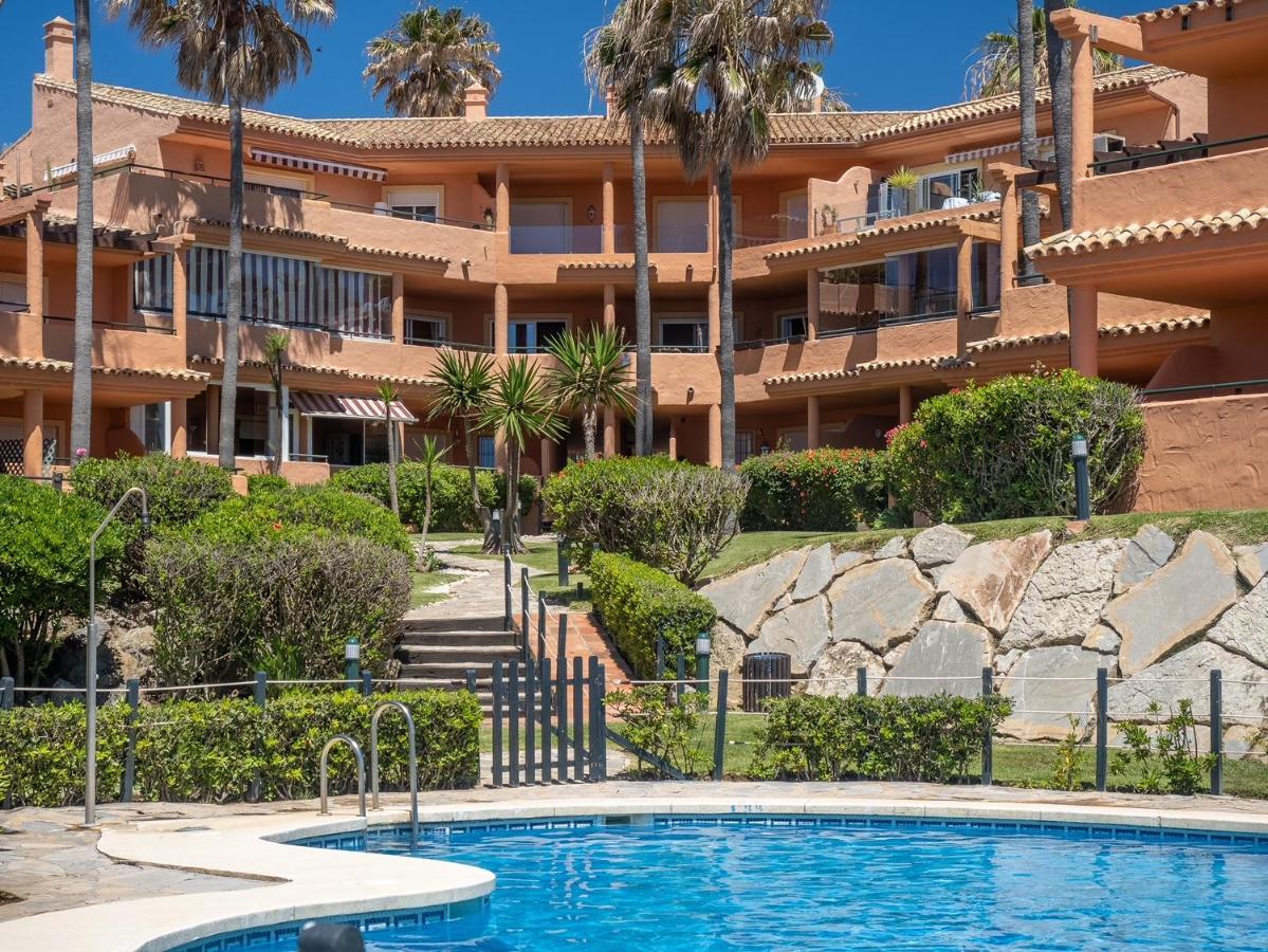Fantastic Beachfront Apartment Estepona Dış mekan fotoğraf