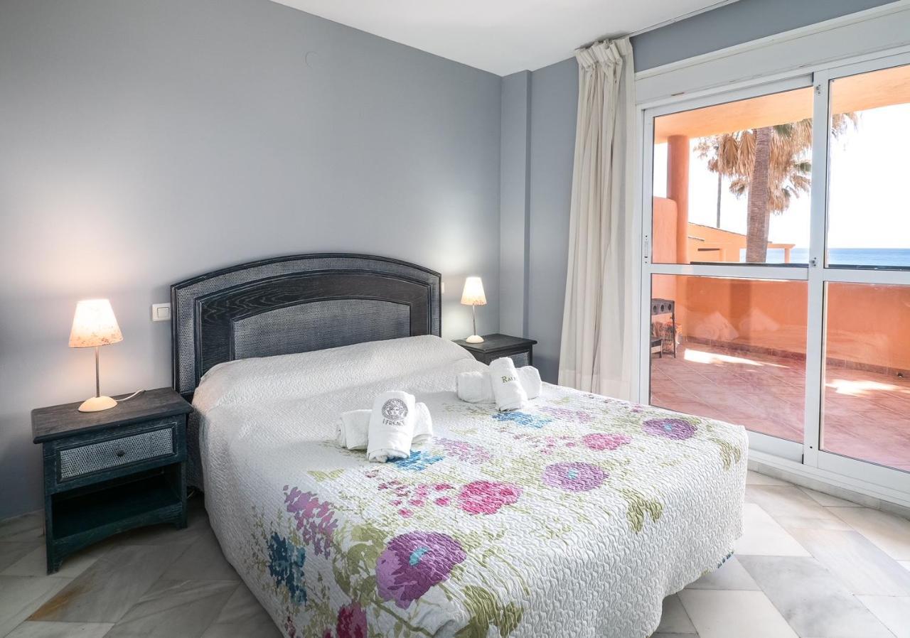 Fantastic Beachfront Apartment Estepona Dış mekan fotoğraf