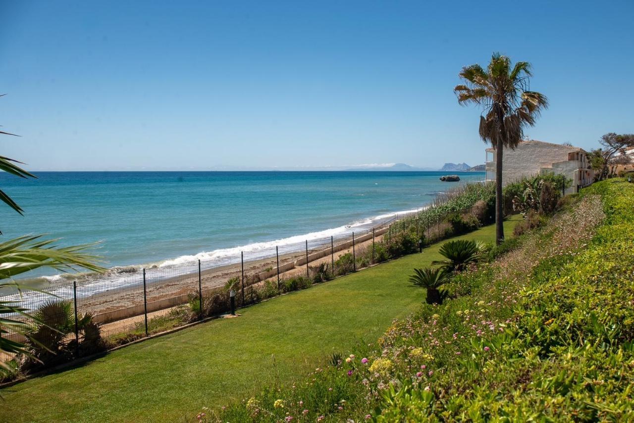 Fantastic Beachfront Apartment Estepona Dış mekan fotoğraf