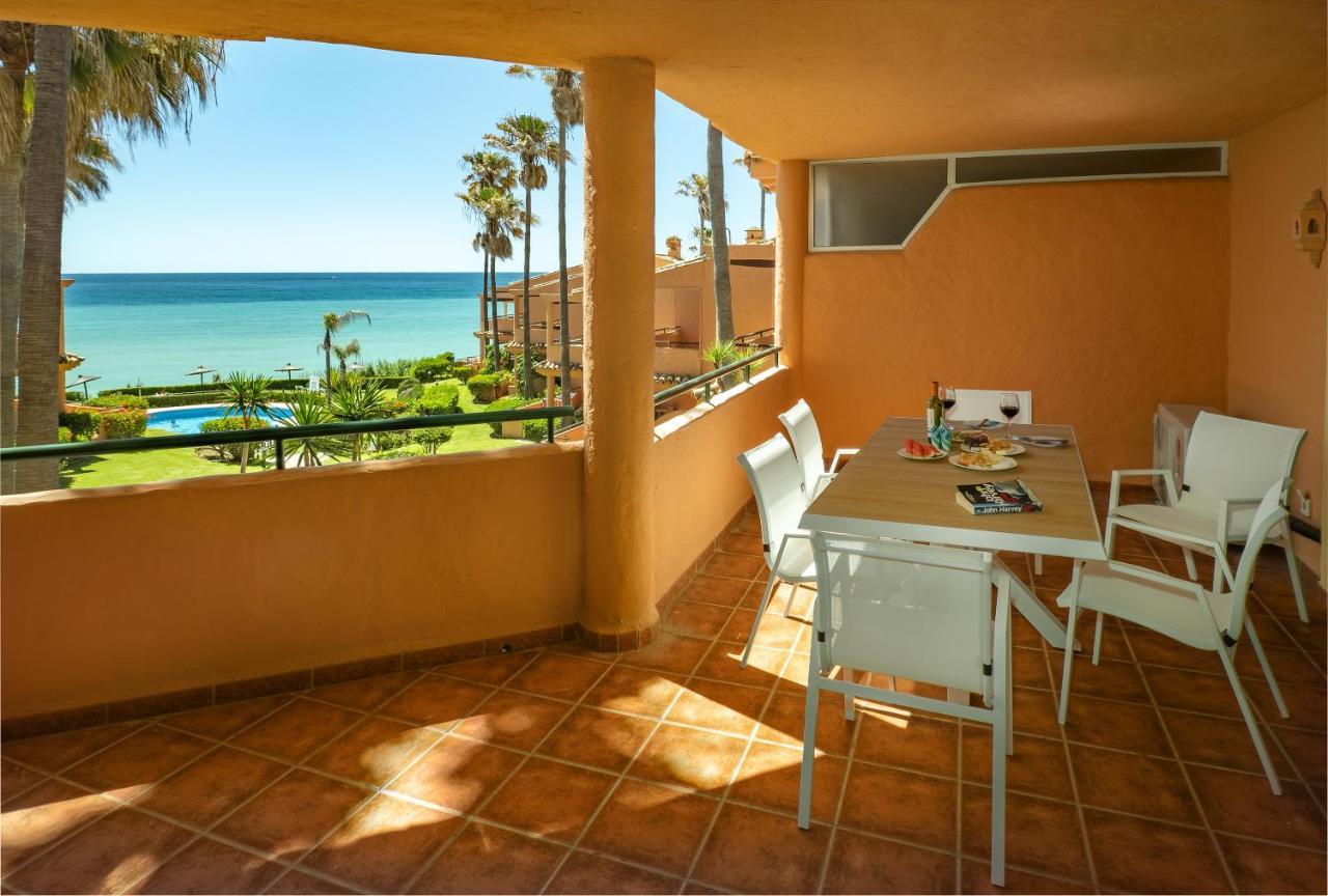 Fantastic Beachfront Apartment Estepona Dış mekan fotoğraf