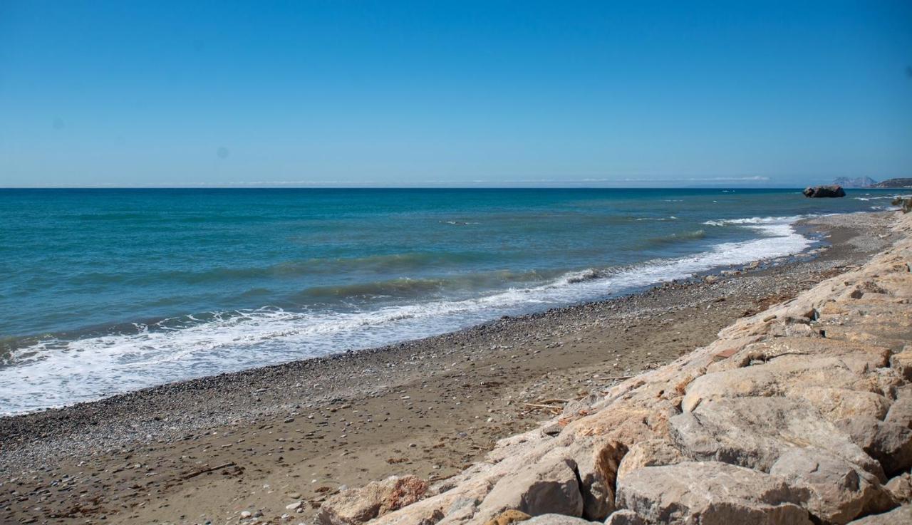 Fantastic Beachfront Apartment Estepona Dış mekan fotoğraf
