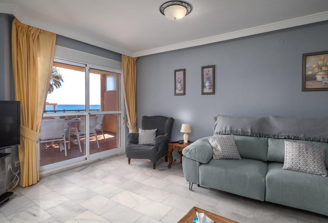Fantastic Beachfront Apartment Estepona Dış mekan fotoğraf