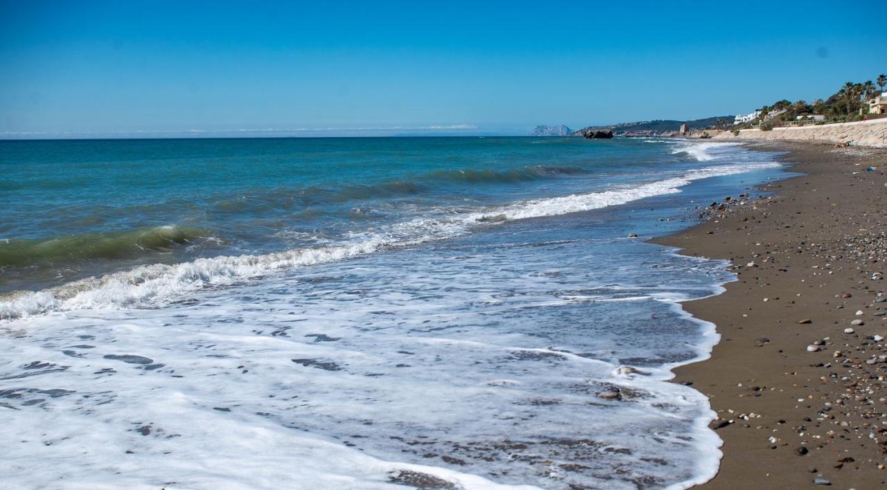 Fantastic Beachfront Apartment Estepona Dış mekan fotoğraf