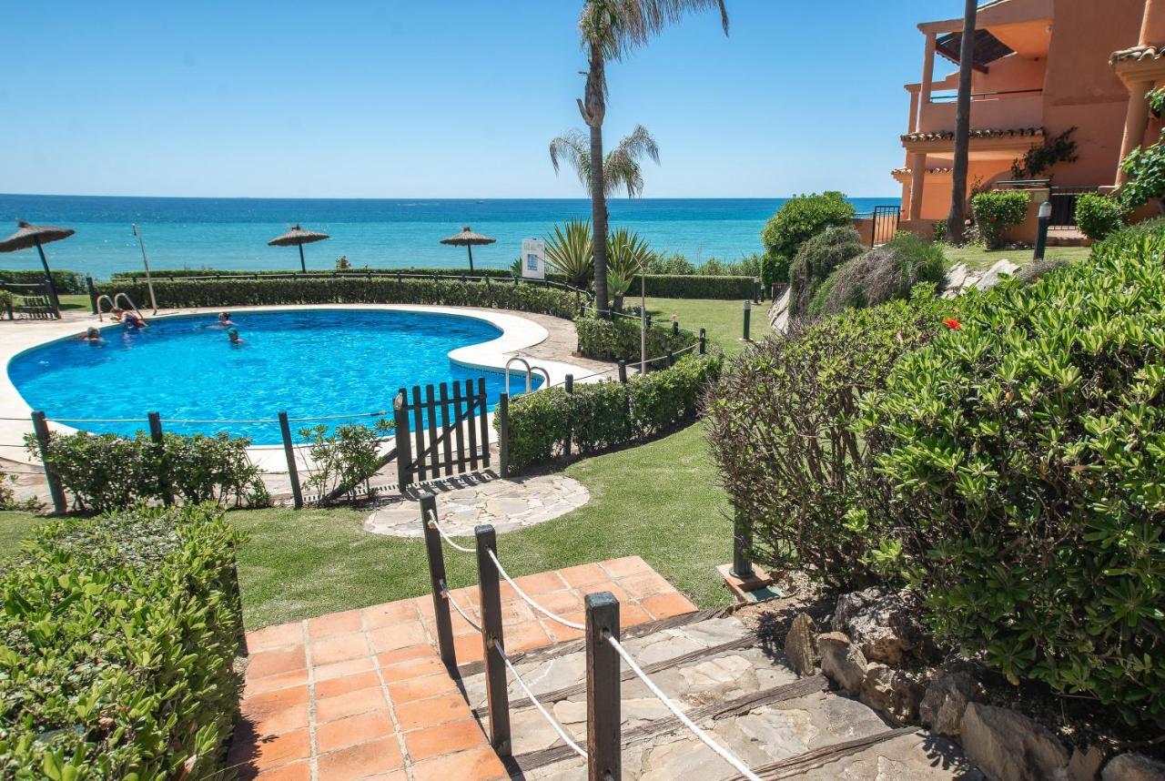 Fantastic Beachfront Apartment Estepona Dış mekan fotoğraf