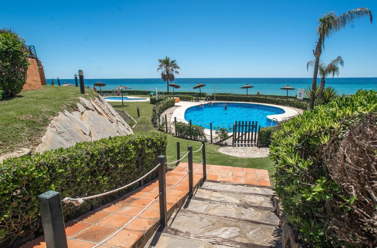 Fantastic Beachfront Apartment Estepona Dış mekan fotoğraf