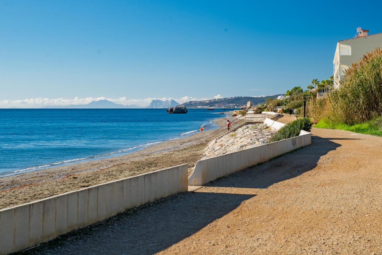 Fantastic Beachfront Apartment Estepona Dış mekan fotoğraf