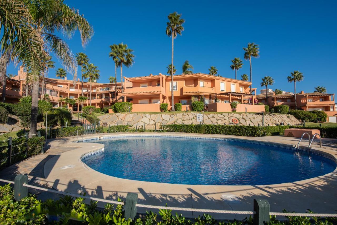 Fantastic Beachfront Apartment Estepona Dış mekan fotoğraf
