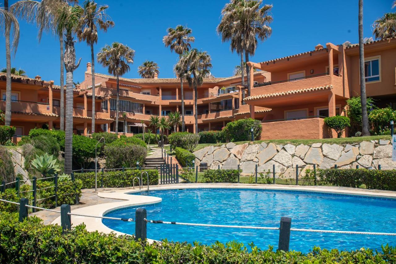 Fantastic Beachfront Apartment Estepona Dış mekan fotoğraf