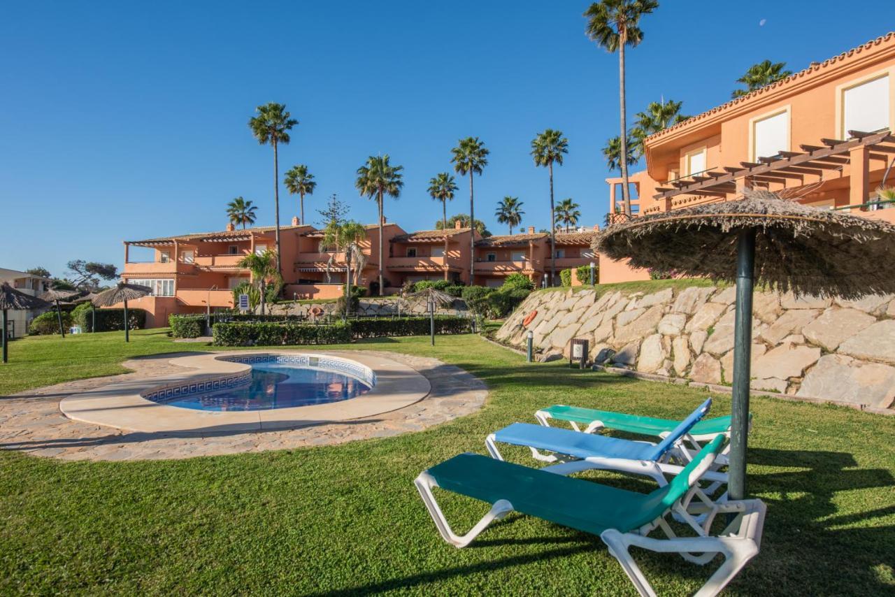 Fantastic Beachfront Apartment Estepona Dış mekan fotoğraf